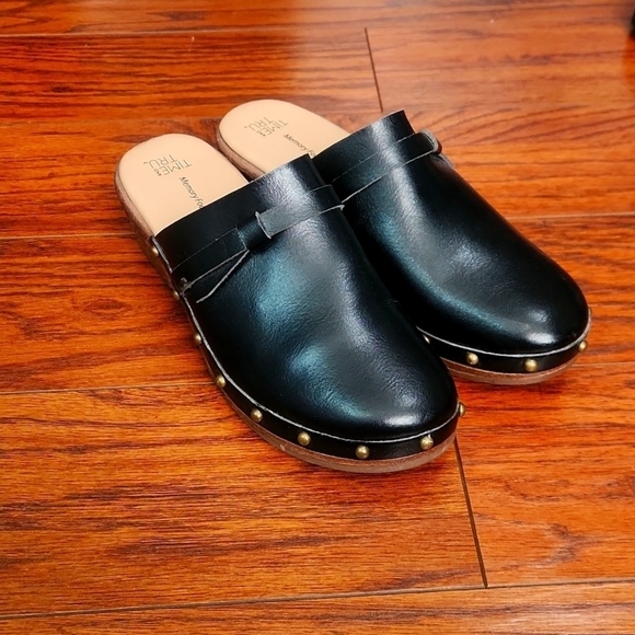 Time and Tru Shoes - Time and Tru Memory Foam Black Studded Faux Wood Slip On Mules